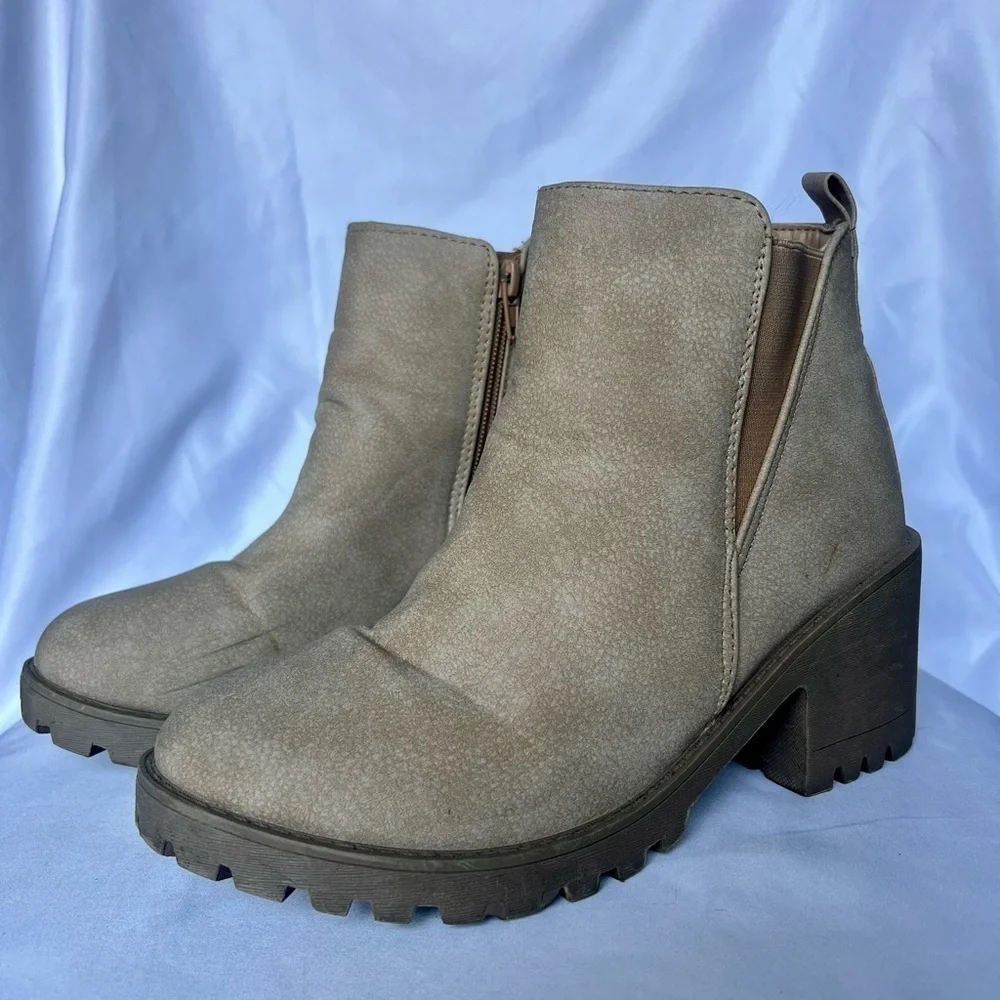 Dirty Laundry Tan Chunky Lug Ankle Boots